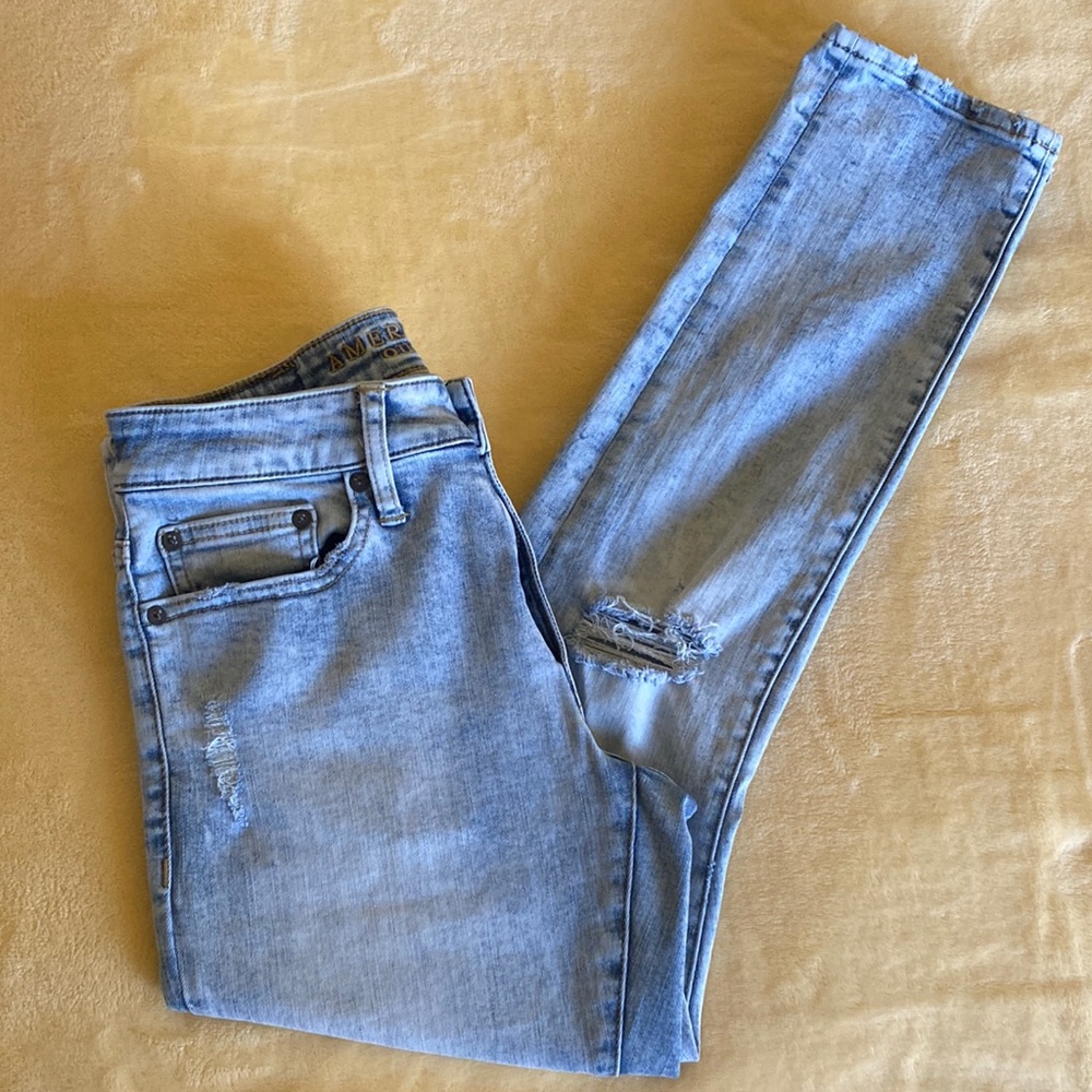 American eagle extreme flex light-wash capris